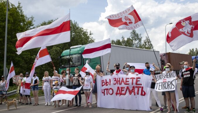 Lietuvā un Polijā aktīvisti sāk bloķēt ceļus uz robežas ar Baltkrieviju