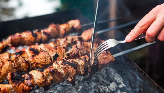 Шашлык-машлык кушать будем: как люди готовят мясо на природе в 10 странах мира