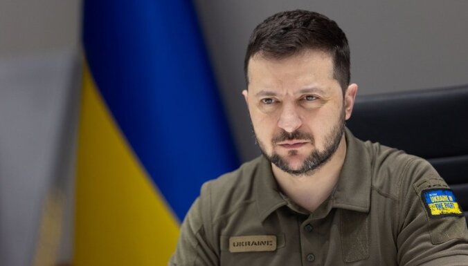 Ukrainai steidzami vajadzīgi ieroči, lai sakautu Krieviju, norāda Zelenskis
