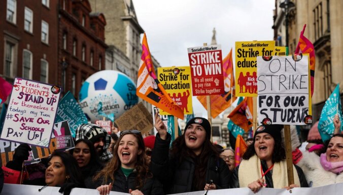 Lielbritānijā 12 gados plašākajā streikā piedalās pusmiljons strādājošo