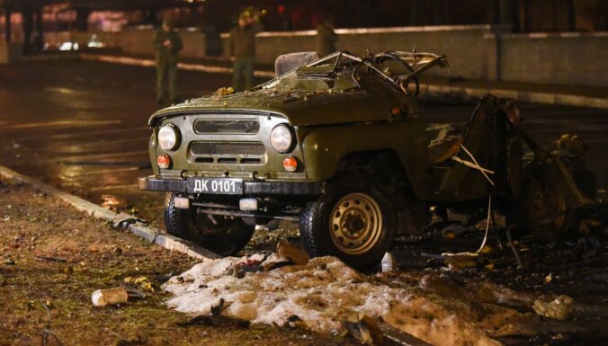 Doņeckā un Luhanskā nogranduši sprādzieni; bažas par 'viltus karoga' operāciju (pulksten 1:35)