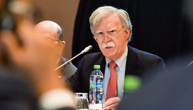 NATO vajadzētu Ukrainā dislocēt spēkus rotācijas kārtībā, pauž Boltons