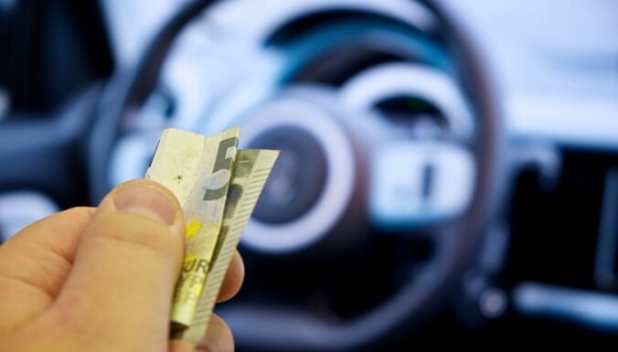 Нетрезвый водитель предложил сотруднику полиции взятку в 230 евро