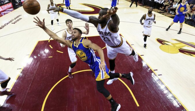 Golden State Warriors Stephen Curry vs Cleveland Cavaliers LeBron James