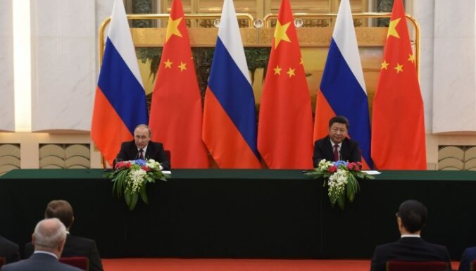 В рамках визита Путина в Китай "Газпром" и Роснефть" подписали крупные контракты с КНР