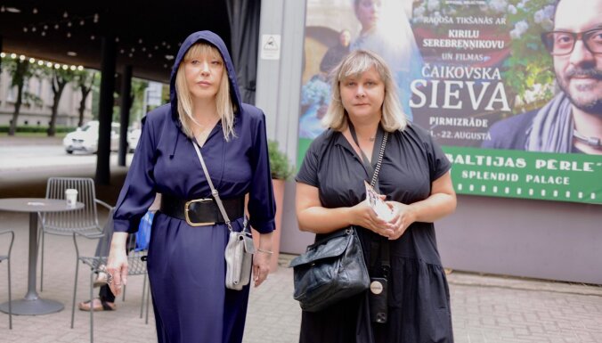 ФОТО: Алла Пугачева и Лайма Вайкуле пришли на премьеру фильма Серебренникова "Жена Чайковского"