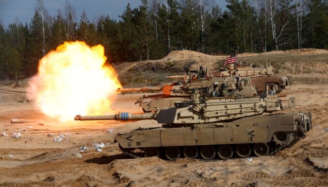 ASV piegādās Ukrainai tankus 'Abrams' pēc gada, ziņo 'The Washington Post'
