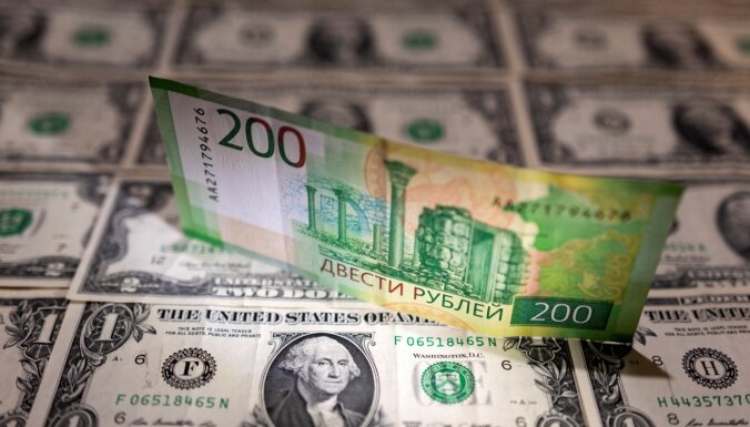 Krievijas bankas skaidras naudas deficīta dēļ neatsāk aktīvu valūtas tirdzniecību