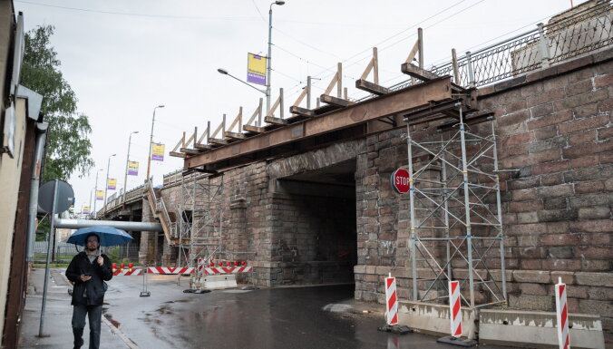РД занялась укреплением опор Воздушного моста, ему тоже необходим ремонт