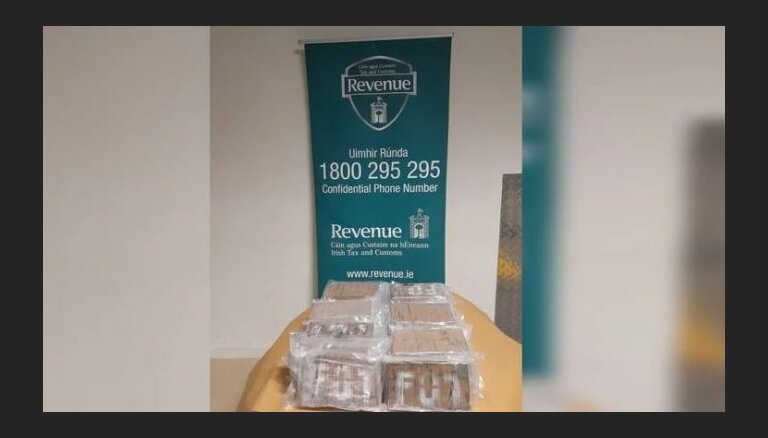 ФОТО. Ирландия: в грузовике из Латвии нашли 34 кг кокаина почти на 2,5 млн евро