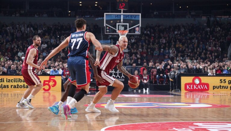 Latvijas basketbolisti svētku atmosfērā notur vadību pret Lielbritāniju