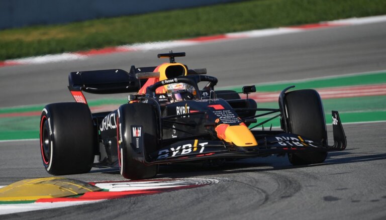 'Porsche' grasās iegādāties 50% 'Red Bull' F-1 komandas