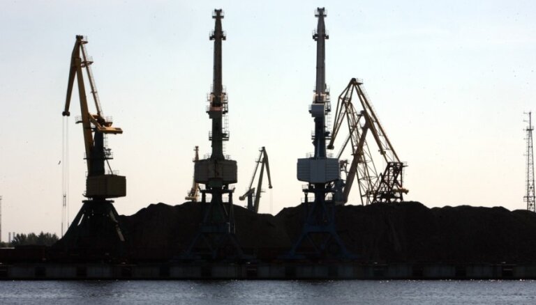 Из-за санкций судно с грузом минеральных удобрений застряло в Рижском заливе на восемь месяцев