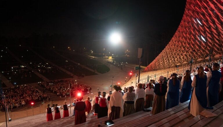 Foto: Emocionālā gaisotnē izskanējis dižgaru Kokaru simtgadei veltīts koncerts
