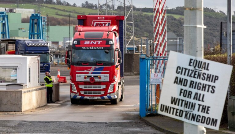 Североирландский протокол: Британия меняет таможенные правила вопреки протестам ЕС