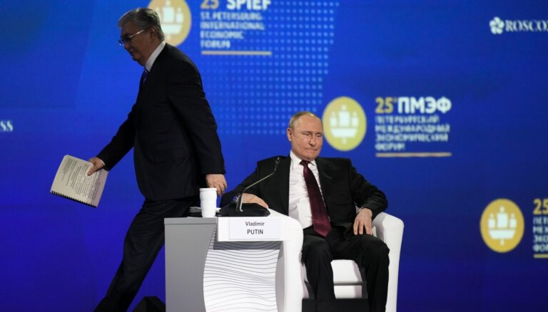 Putins ņēmis ļaunā Kazahstānas prezidenta izteikumus par Kremļa pseidorepublikām