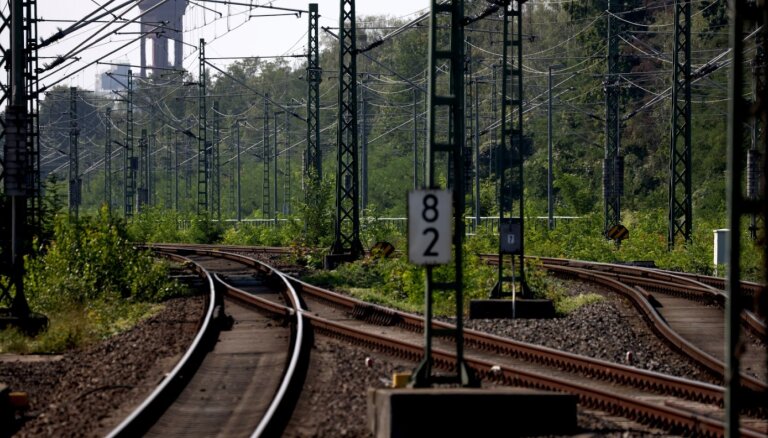 Šimonīte: Lietuva neapsver nojaukt Krievijas standarta platuma dzelzceļa līnijas