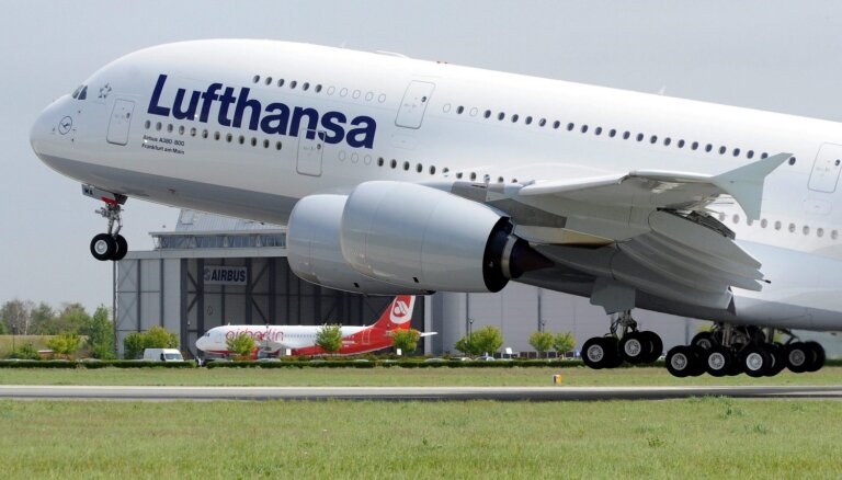 Darbinieku trūkuma dēļ 'Lufthansa' jūlijā atceļ simtiem lidojumu