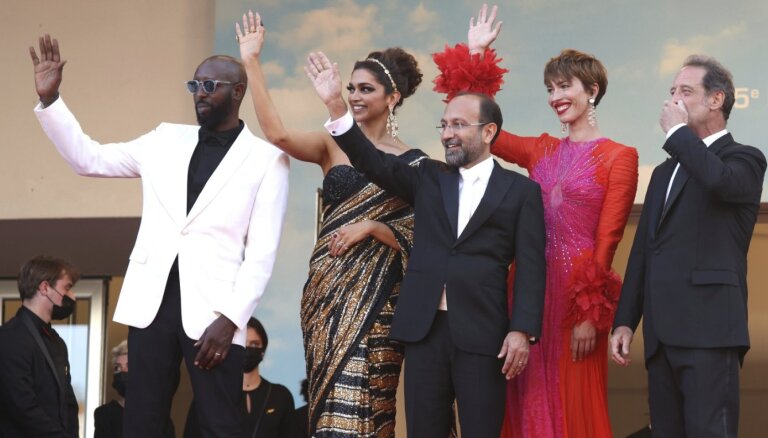 ФОТО: Кинозвезды на красной дорожке Каннского кинофестиваля