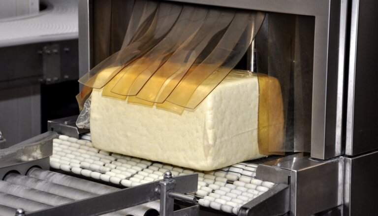 Svaigpiena iepirkuma cenas dēļ Latvijas sieriem grūti konkurēt Eiropā