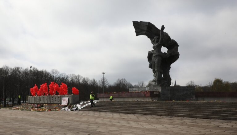 СГБ и Госполиция призывают не ходить 9 мая к памятнику в парке Победы