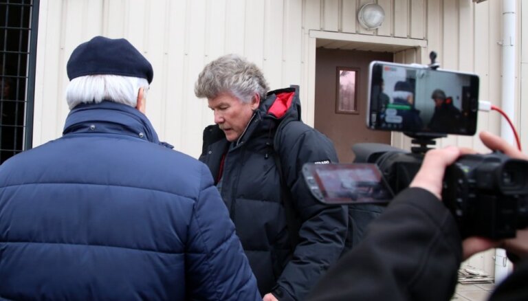 ФОТО: Внесен залог 200 000 евро за освобождение экс-главы Rīgas satiksme Бемхенса