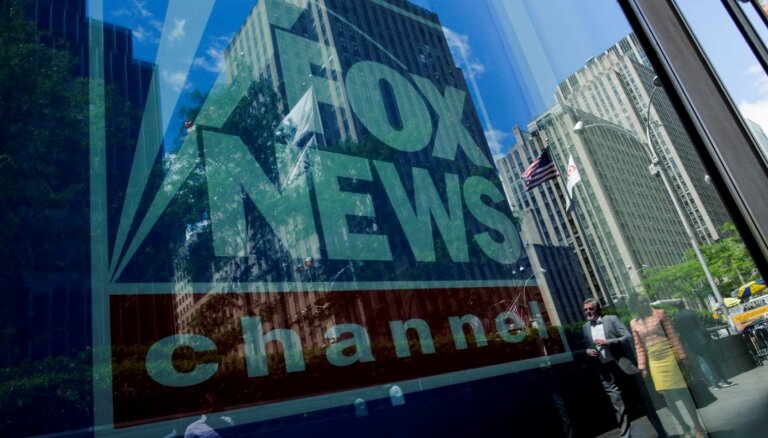 'Fox News' atceļ Trampa atbalstītāja Lū Dobsa raidījumu
