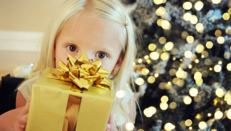 Deviņi ārstu padomi, kāda būtu piemērota Ziemassvētku dāvana bērnam