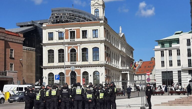 В пятницу на Ратушной площади Риги были задержаны семь человек, возбуждено девять административных процессов