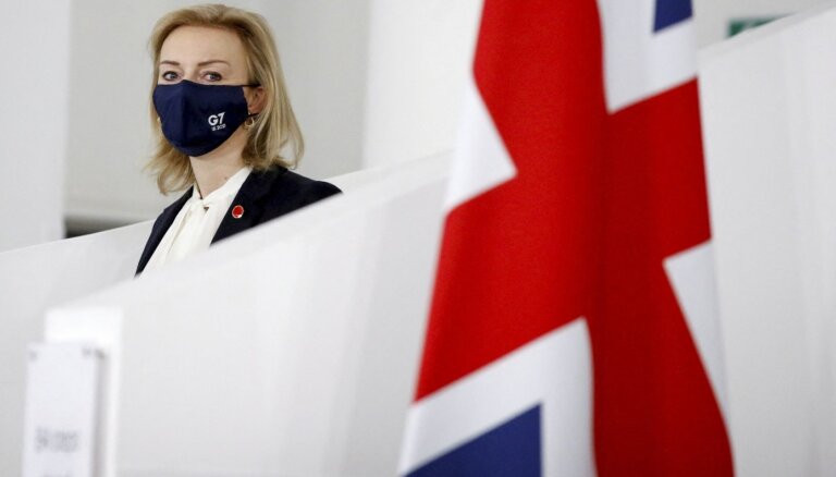 Lielbritānijas ārlietu ministre aicina Rietumus būt vienotiem pret autoritārismu