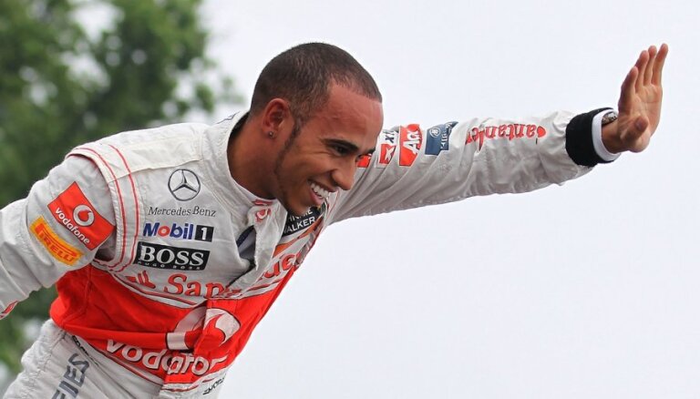 Spānijas GP pirmajā starta rindā Hamiltons un Maldonādo