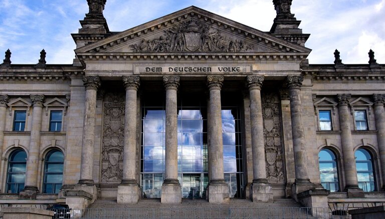 Vācijas tiesa piespriež nosacītu sodu par Bundestāga ēku plānu nodošanu Krievijai