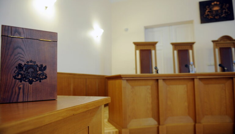 Конституционный суд принял к рассмотрению еще одну жалобу об аннулировании ВНЖ российских граждан