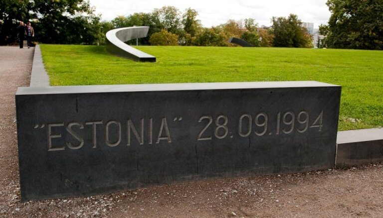 Эстония: госсекретарь встретился с выжившими после гибели парома "Эстония"