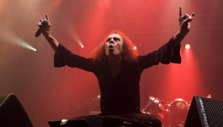 Pasaules turnejā dosies rokzvaigznes Ronija Džeimsa Dio hologramma