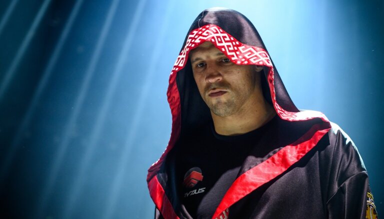 Майрис Бриедис готовится к чемпионскому бою в Риге против соперника из Германии