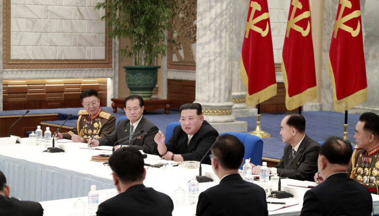 Bažas par Ziemeļkorejas septīto kodolizmēģinājumu: Kims sasaucis sanāksmi ar augstākā ranga militārpersonām