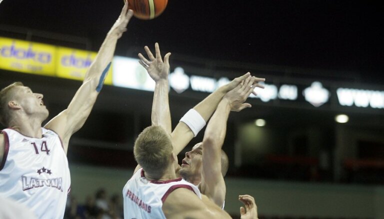 Latvijas vīriešu basketbola izlase pārbaudes spēlē atkārtoti pieveic Kipru