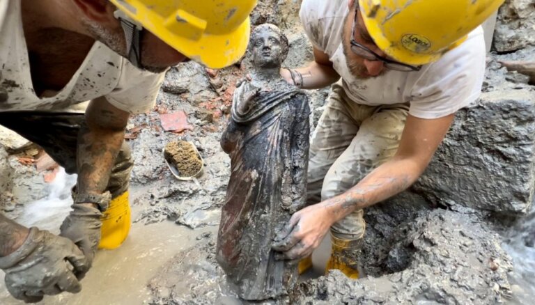 Редчайшая находка. В Тоскане обнаружили сразу 24 прекрасно сохранившиеся скульптуры, которым больше 2000 лет