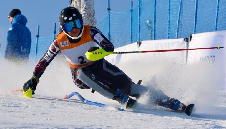 Kalnu slēpotāja Gasūna FIS sacensībās sasniedz karjeras trešo labāko rezultātu milzu slalomā