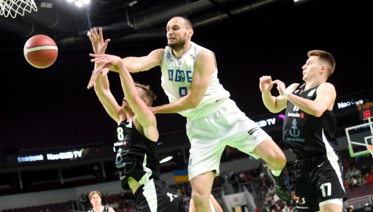 'Ogres' basketbolisti uzvar Igaunijas čempionus