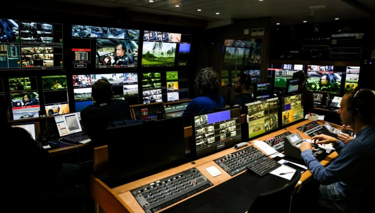 Desmitiem ekrānu, simtiem slēdžu – kā notiek autosporta translācija TV tiešraidē