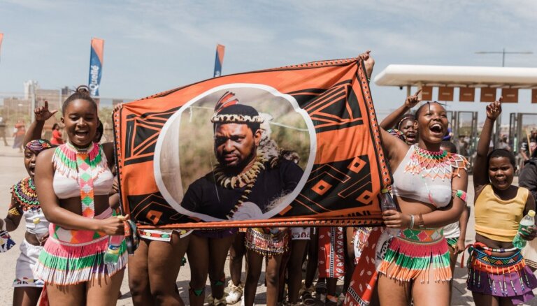 Foto: Dienvidāfrikā kronēts jaunais zulu karalis Misuzulu