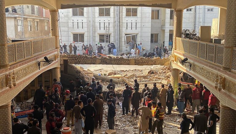 Уже 59 погибших при взрыве в мечети в Пакистане. Власти говорят, что там подорвался смертник