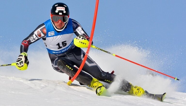 Zvejnieks Pasaules kausa slalomā Zagrebā izstājas pirmajā braucienā