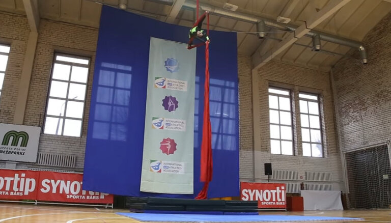 "Десятый день не встаю с кровати": российская гимнастка разбилась на турнире в Риге