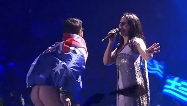 ВИДЕО: Кто и зачем показал свой голый зад на "Евровидении"