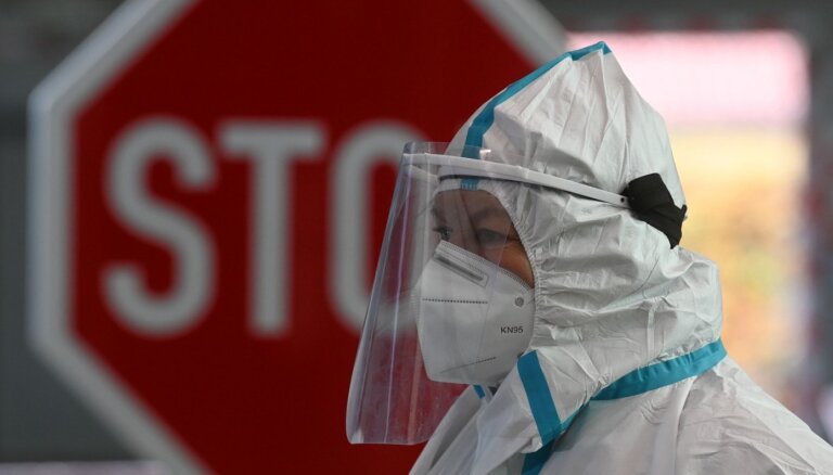 Коронавирус в мире: локдауны в Европе под Рождество, вакцина от Moderna ждет одобрения