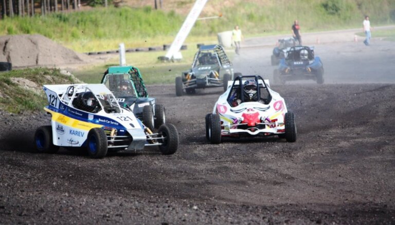 Ar Latvijas komandas uzvaru noslēdzas NEZ Rallijkrosa čempionāta posms '333' trasē