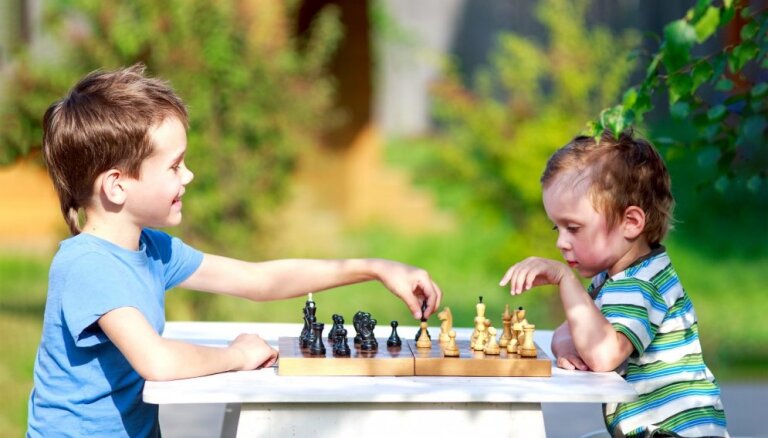 Школьников Латвии призывают принять участие в Шахматной олимпиаде